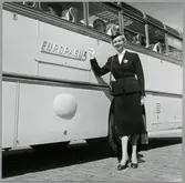 Bussvärdinna vid en Europabuss. Statens Järnvägar SJ buss 2286.