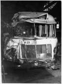 Statens Järnvägar, SJ buss 2496 efter trafikolycka i Solna 1957. Här i Ulriksdal i väntan på reparation.