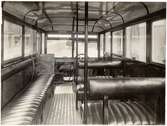 Interiör från en buss tidigt 1900-tal.