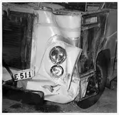 Detaljbild på kollisionskadad buss, Statens Järnvägars, SJ buss 2128.