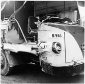 Volvo B657x3 med skador efter trafikolycka. Statens Järnvägar, SJ.