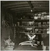 Inredning i hjälpvagn med ispårningsmaterial.