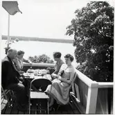 Parkhyddan i Hudiksvall. Mannen till vänster är Gustaf Åsbrink.