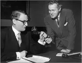 Generaldirektör Erik Upmark pratar i mikrofon.