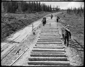 Järnvägsbyggnad ur filmen 