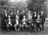 Gruppfoto över personal som är statligt anställda vid järnvägen.