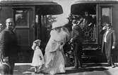 Prins Wilhelm och prinsessan Maria på Flens station.