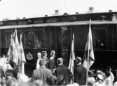 Mottagning när Konung Gustav V anländer med tåg.