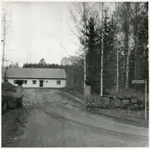 Byggnad vid Hagge Skogsförvaltning.