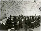 Folksamling vid invigning.