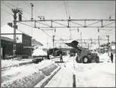Snöröjning på stationsområde.