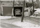 Lastbil i garage vid Håksberg 1964.