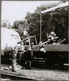 Lastning av borrmaskin för sliperinläggning på spåret vid Lindesberg 1962.