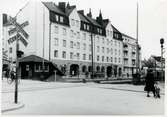 Järnvägsövergång vid stationsgatan i  Sundbyberg, på sträckan mellan Sundbyberg och Huvudsta C.