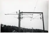 Kontaktledningar på bron vid Stäket, på sträckan mellan Stäket och Kungsängen.