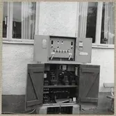 Forshult station med reläskåpet öppnat.