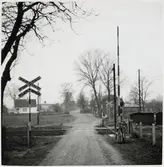 Järnvägsövergång vid bangården på Björnstorp station, på sträckan mellan Dalby och Veberöd.