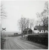 Järnvägsövergång vid Stenkrossvägen, på sträckan mellan Dalby och Veberöd.