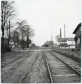 Järnvägsövergång vid Lunnarp station, på sträckan mellan Tomelilla och Smedstorp.