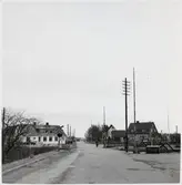 Järnvägsövergång strax öster om Gärsnäs station, på sträckan mellan Smedstorp och Östra Tommarp.