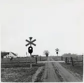 Järnvägsövergång i Sextorp, på sträckan mellan Gärsnäs och Östra Tommarp.