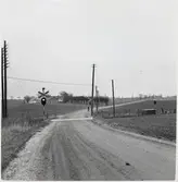 Järnvägsövergång vid Simrisvägen utanför Simrishamn, på sträckan mellan Järrestad och Simrishamn.