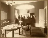 Statens Järnvägars expedition för kombinerade biljetter och upplysningar. (SJ Resebyrå), Klarabergsgatan 68 Stockholm. Åren 1915-1918. Fru Hedström, Sand, Hansson, Liedberg, Lepper