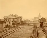 Bollnäs station 1878. Stins S.A.Hallin, Stationsskrifvare O. Ljunggren, Claes Virgin, F. Åberg, Kontorsvakt V.Winborg, Stationsförman Christiansson