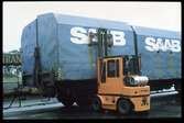 Lossning av SAABs specialcontainer.