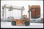 Containerlastning/lossning med truck GD-3219.