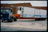 Jumbo-Container, Statens Järnvägar, SJ 1230518 lastad på lastbilstrailer.