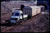 Kombinerad väg och rälsgående lastbil med godsvagnar. Statens Järnvägar, SJ-Svelast.