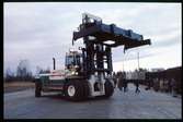 Lastning med containertruck, SVETRUCK 45120.