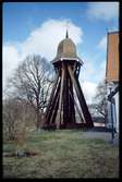 Klocktstapeln vid Forssa kyrka.