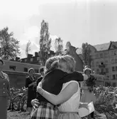 Greta Adrian hyllad.
5 juni 1958.