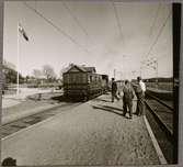 Från Trafikaktiebolaget Grängesberg - Oxelösunds Järnvägar, TGOJ:s styrelseresa maj 1956. Oxelösund - Flen - Västmanlands Järnväg, OFWJ A 8 är loket med personvagnen Köping - Hults Järnväg, KHJ C 35.