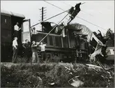Uppröjningsarbete på linjen mellan Grycksbo och Sågmyra efter kollision mellan ett extratåg och ett rälsbusståg 1958.