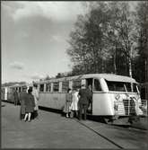 Rälsbuss Trafikaktiebolaget Grängesberg - Oxelösunds Järnvägar, TGOJ Yo8 B13 vid station.