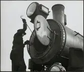 Tömning av aska från Trafikaktiebolaget Grängesberg - Oxelösunds Järnvägar, TGOJ S3 51.