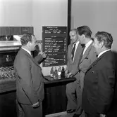 Våghusbaren invigs.
27 augusti 1958.