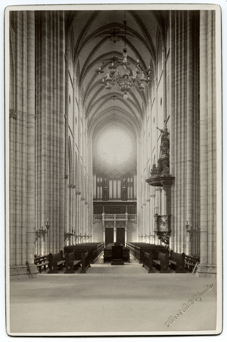 Henri Osti's Fotografiateliér, Vy mot orgelläktaren efter restaureringen, Uppsala domkyrka, Uppsala 1911