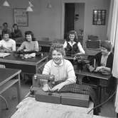 ÖPR 25 år. Örebro praktiska realskolan behöver fler lokaler.
30 september 1958.