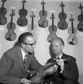 Fiolutställning.
18 oktober 1958.