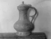 KANNA AV TENN FUNNEN I EN MOSSE.

Akvamanil = Handfat, tvättkärl.