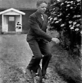 EN MAN SOM ÅKER PÅ EN ENHJULIG CYKEL


Tillv.tid: 1938
Övriga nr: 
Repro nr: 
Registrator: HABDATA

RealNr: 481     Motiv_spec: ENHJULIG CYKEL

Proviens
Kod: 10
Yrke: Namn: KARLSSON ANDERS
Land: 
Län: 16
Kommun: 
Stad: GÖTLUNDA
By: 
Gård: 
Fastighet: HAGEN
Adress: 


Proviens
Kod: 81
Yrke: Namn: SKÖVDE MUSEUM
Land: 
Län: 16
Kommun: 
Stad: SKÖVDE
By: 
Gård: 
Fastighet: 
Adress: