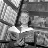 Boris Pasternaks bok säljs.
6 november 1958.