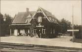 Resande vid Bjärka-Säby station.