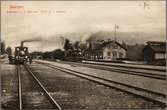 Bäckefors station med Dalslands Järnväg, DJ lok 4 