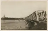 Järnvägsbron över Torneälv mellan Haparanda och Torneå. Till vänster i bild ligger kyrkan i Torneå.