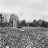 Trollhättan, Håjum. Resta stenar